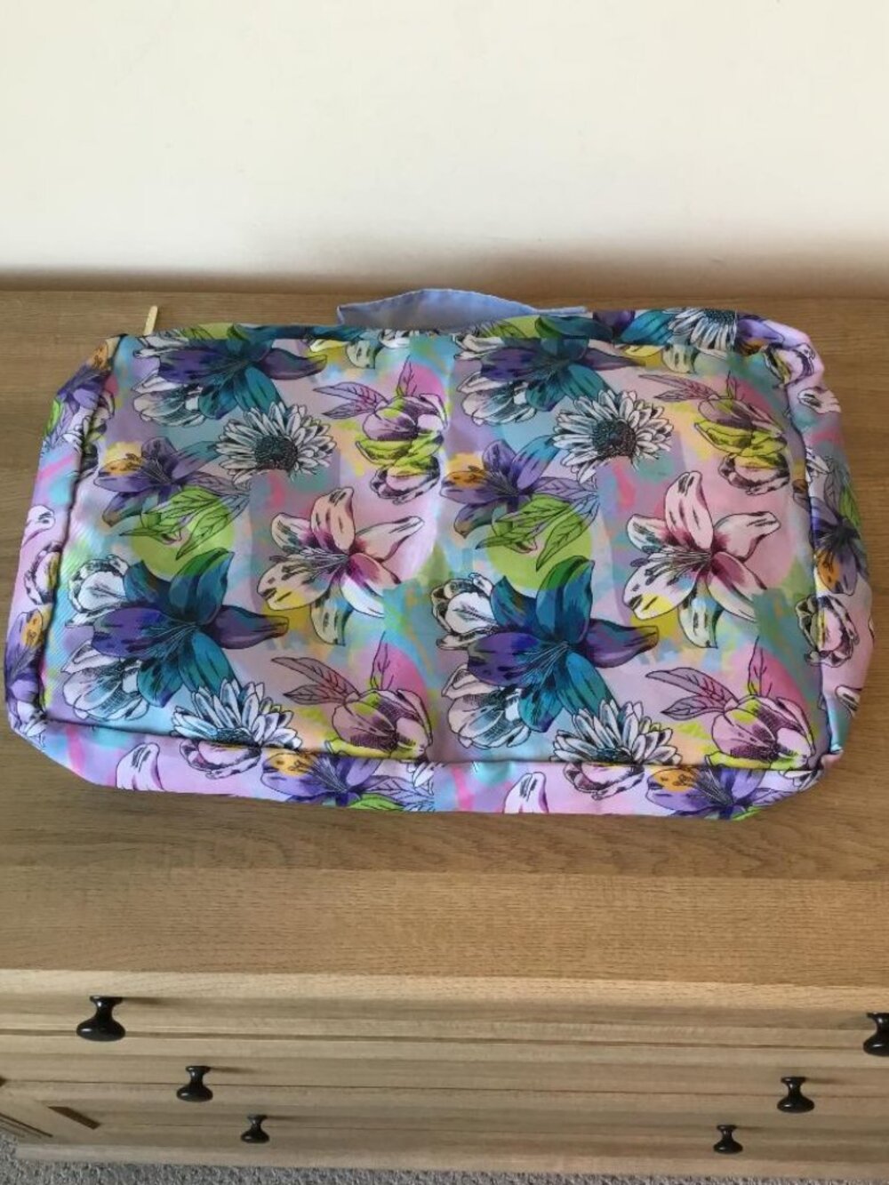Catherine Malandrino Cosmetic Pouch Filled w/Assorted Cosmetics & Beauty Items - Picture 3 of 4